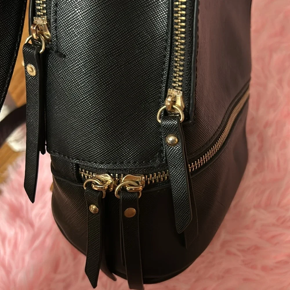 Fashion Inspired Black Leather Bucket Bookbag With Chain Detail